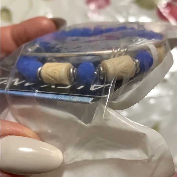 Alex and Ani set of 2 bracelets - Picture 4 of 4